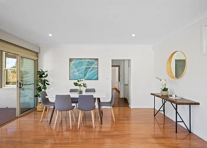 Big Stylish 3 Bed House With Free Parking