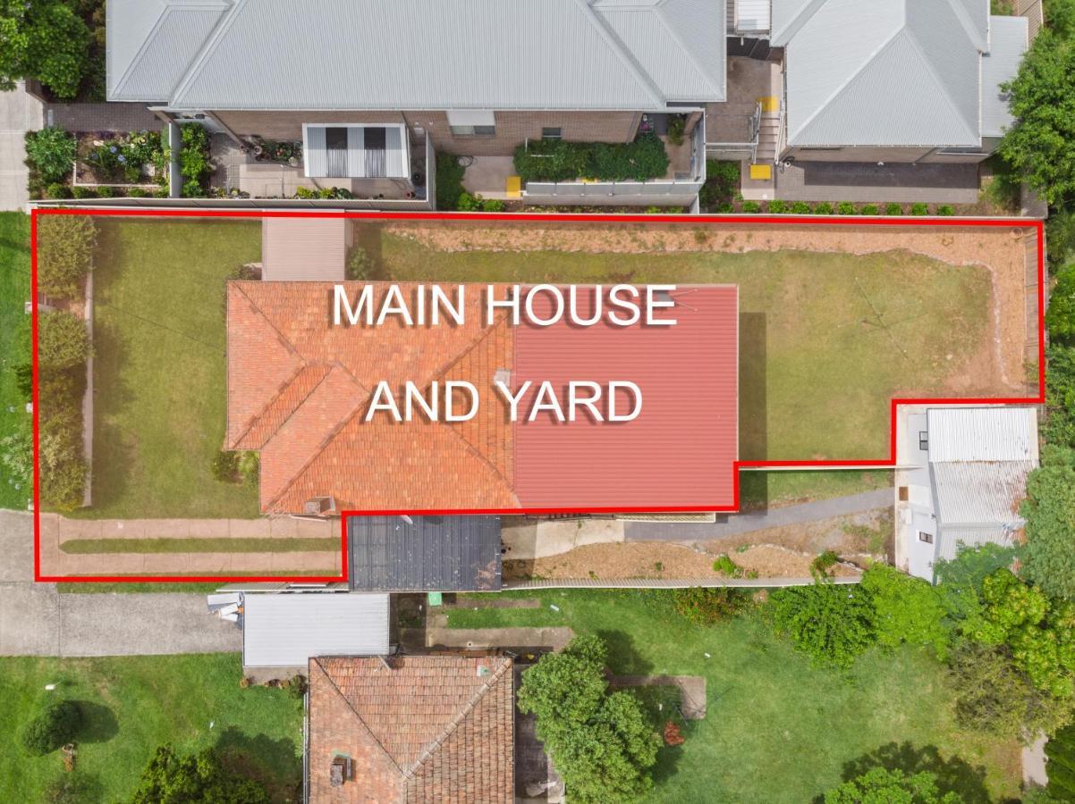Big Stylish 3 Bed House With Free Parking Oatlands