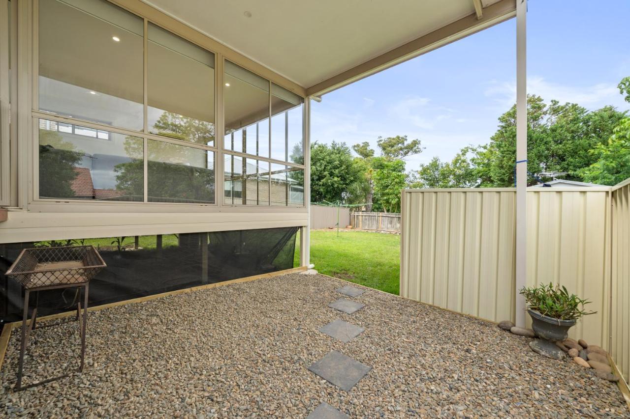 Big Stylish 3 Bed House With Free Parking Holiday home Oatlands
