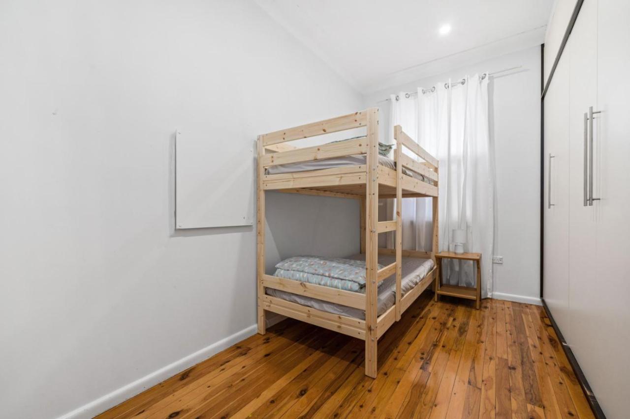Big Stylish 3 Bed House With Free Parking