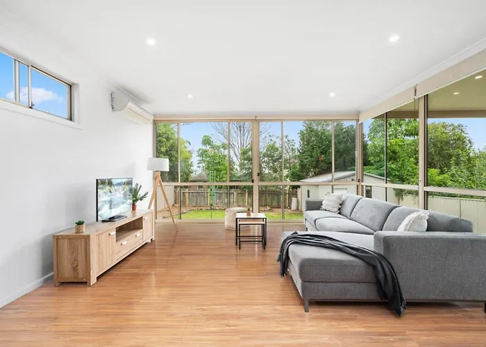 Big Stylish 3 Bed House With Free Parking