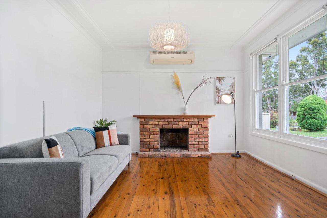 Big Stylish 3 Bed House With Free Parking Holiday home Oatlands